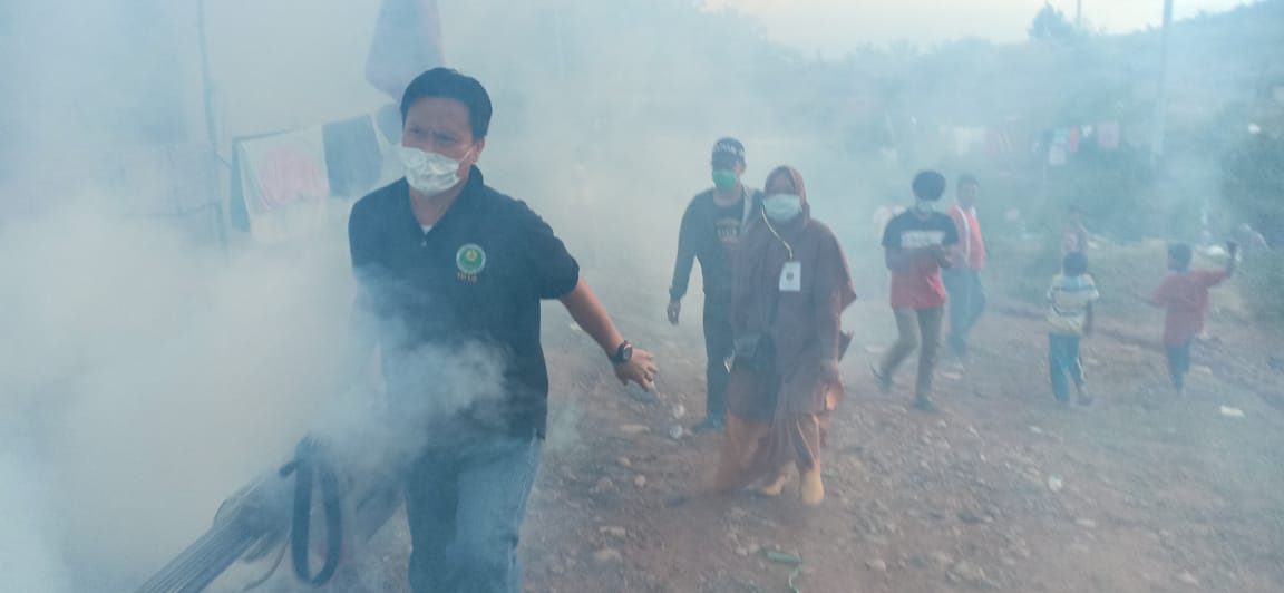 Memutus Mata Rantai Penularan Penyakit yang Disebabkan oleh Vektor Pasca Banjir Bandang Lutra