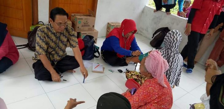 Kadis Kesehatan Lutra Pimpin Pengobatan Gratis di Wilayah Terpencil